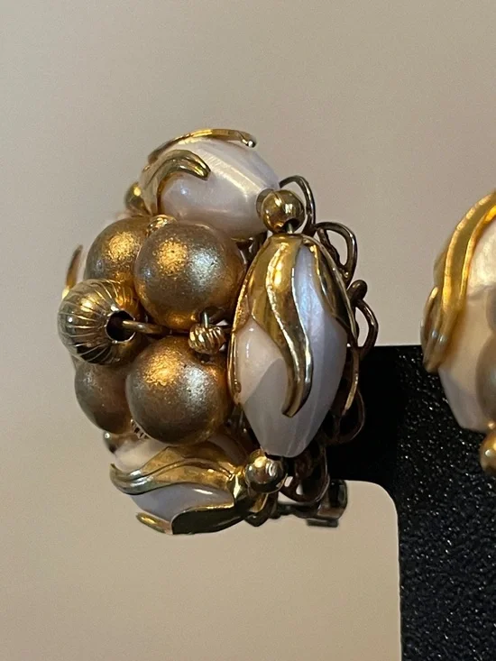 1950’s Deauville “Golden Cage” Faux Pearl Bracelet & Clip-on Earring Set - Picture 9 of 12
